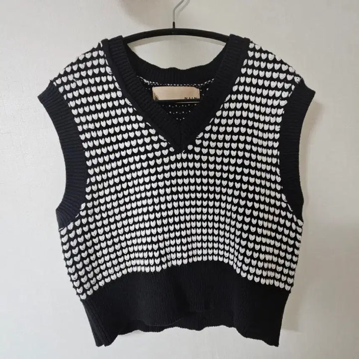 [BUNJANG] NAIN Pattern Crop Knit Vest / NAIN 패턴 크롭 니트 조끼