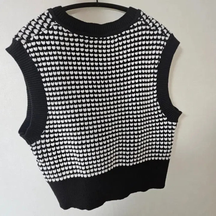 [BUNJANG] NAIN Pattern Crop Knit Vest / NAIN 패턴 크롭 니트 조끼