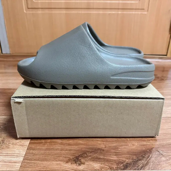 [BUNJANG] Slipper (Brown) / 미사용 새상품 ) 42 이지 보세 슬리퍼 브라운