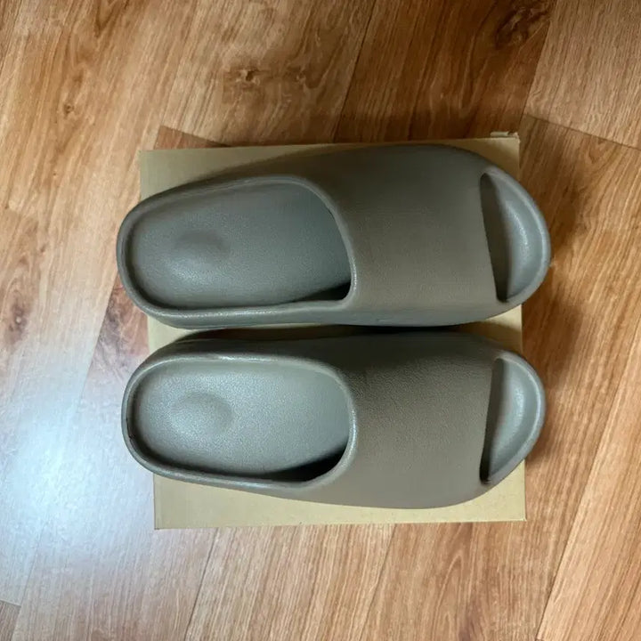 [BUNJANG] Slipper (Brown) / 미사용 새상품 ) 42 이지 보세 슬리퍼 브라운