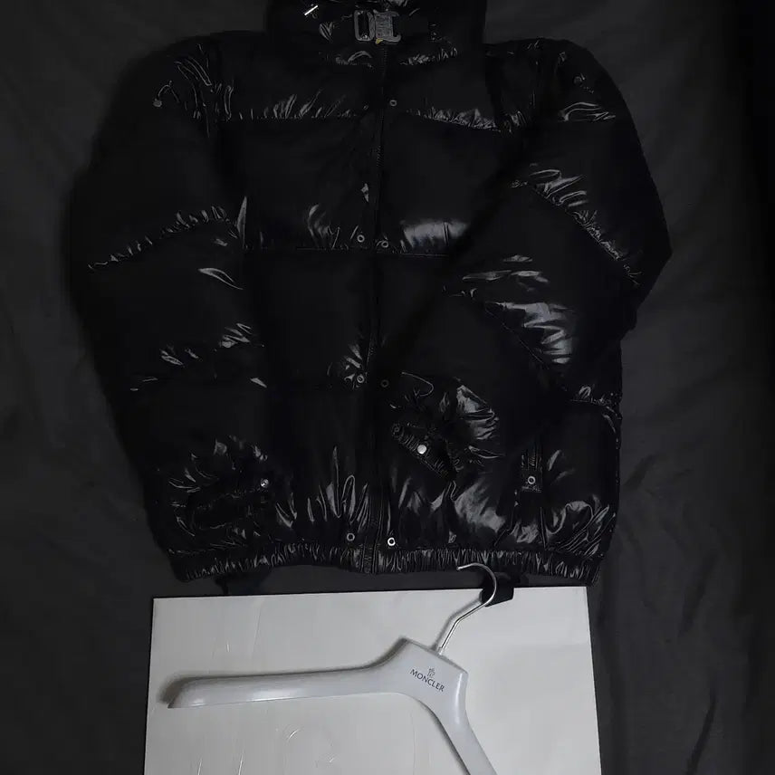 [SOLD OUT] [3] 몽클레어 알릭스 22FW 알몬드 패딩 블랙
