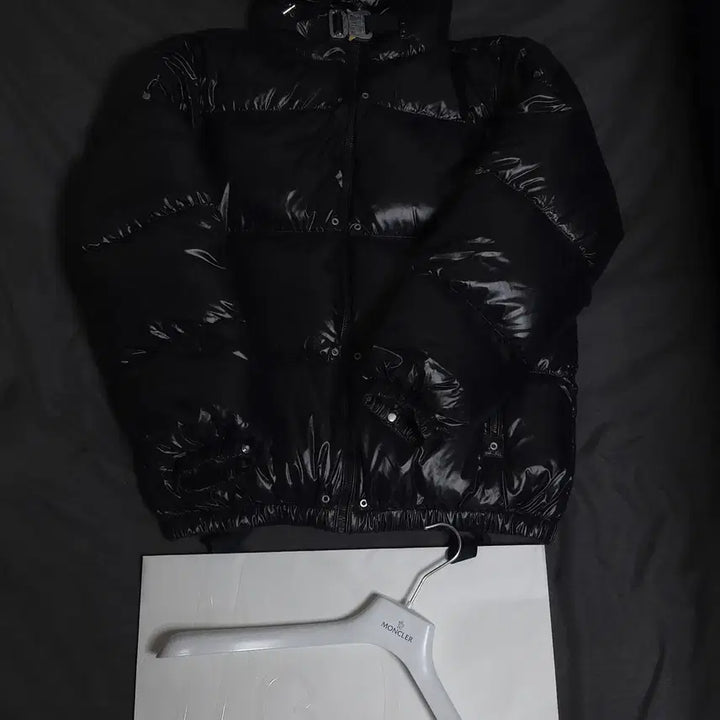 [SOLD OUT] [3] 몽클레어 알릭스 22FW 알몬드 패딩 블랙