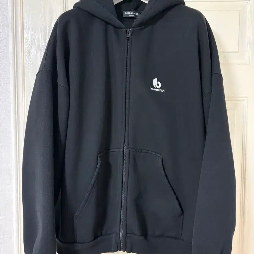 [BUNJANG] Balenciaga TikTok Logo Hoodie Black / (3) 발렌시아가 틱톡 로고 후드 집업 블랙