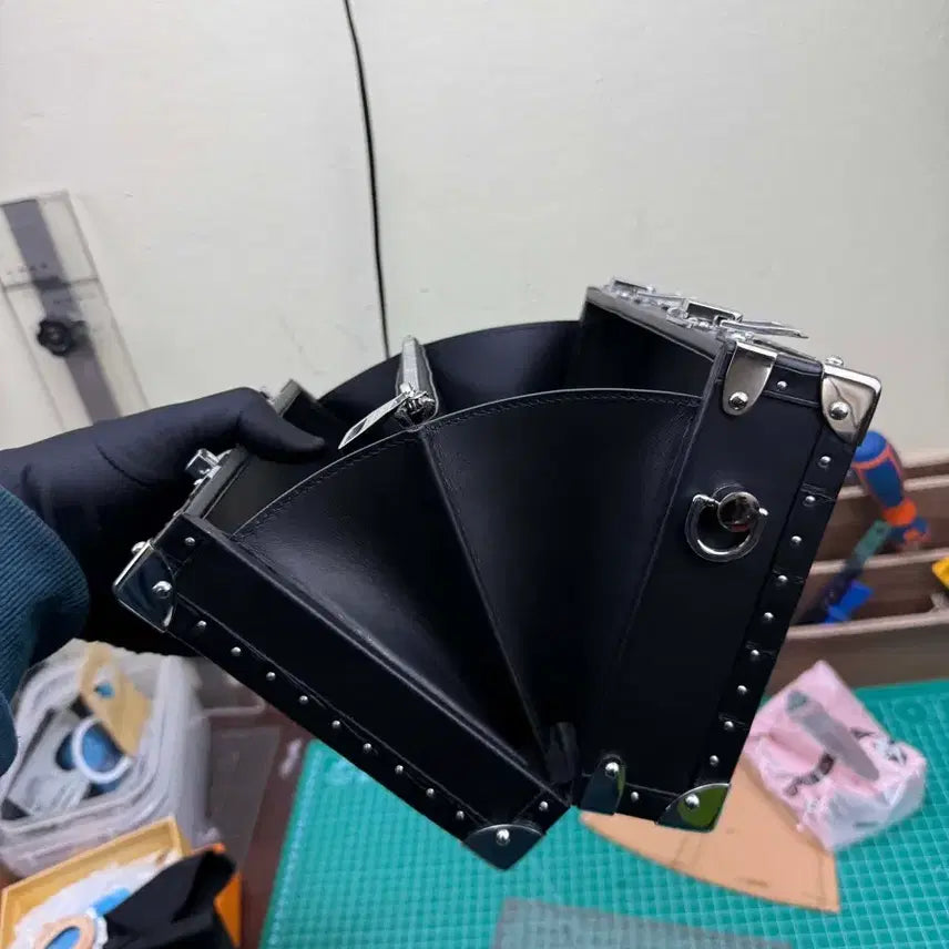 [BUNJANG] LV Trunk Handbag Shoulder Bag / 트렁크 정품 LV 핸드백으로 제작되었습니다(리품)