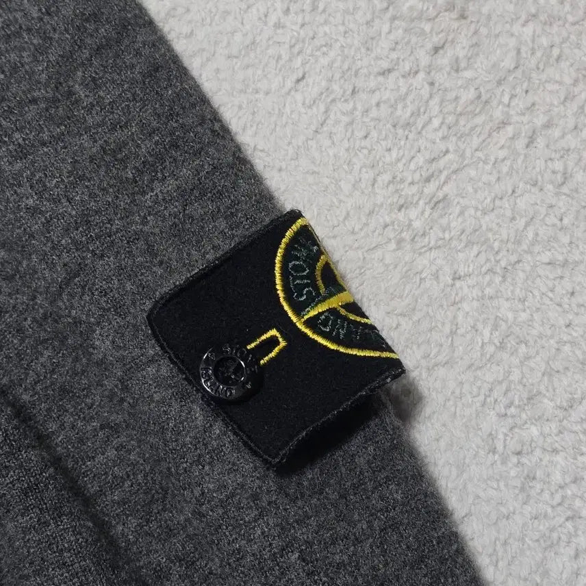 [BUNJANG] Stone Island Wool Cardigan / Stone Island 스톤아일랜드 와펜패치 울 가디건 100