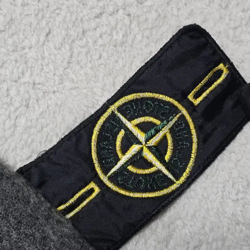 [BUNJANG] Stone Island Wool Cardigan / Stone Island 스톤아일랜드 와펜패치 울 가디건 100