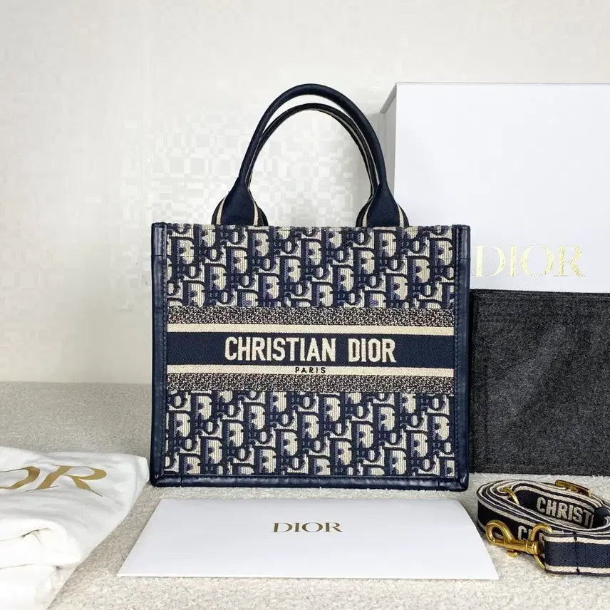 [BUNJANG] Dior Book Tote Small / 디올 북토트 스몰