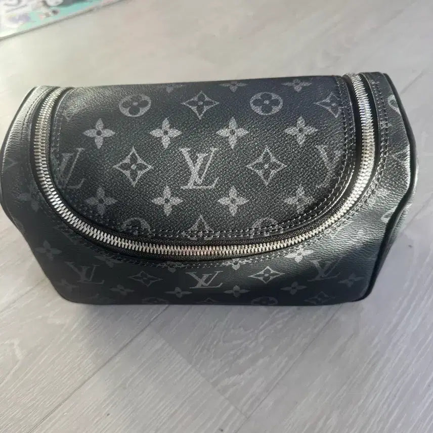 [BUNJANG] Louis Vuitton Monogram Pouch / 루이비통 블랙 모노그램 파우치