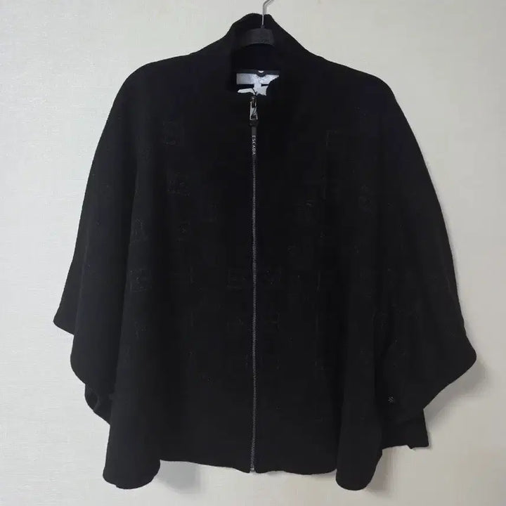 [SOLD OUT] 에스까다 캐시미어 니트케이프66.77