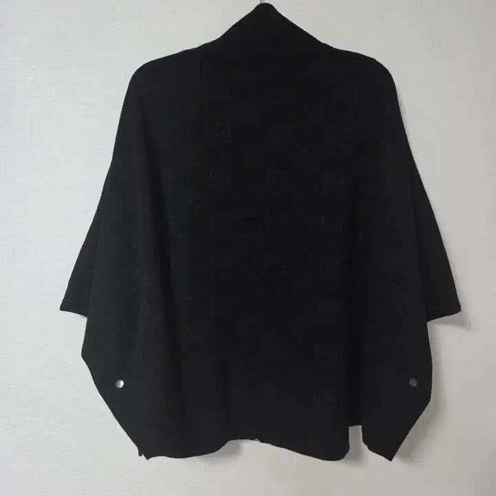 [SOLD OUT] 에스까다 캐시미어 니트케이프66.77