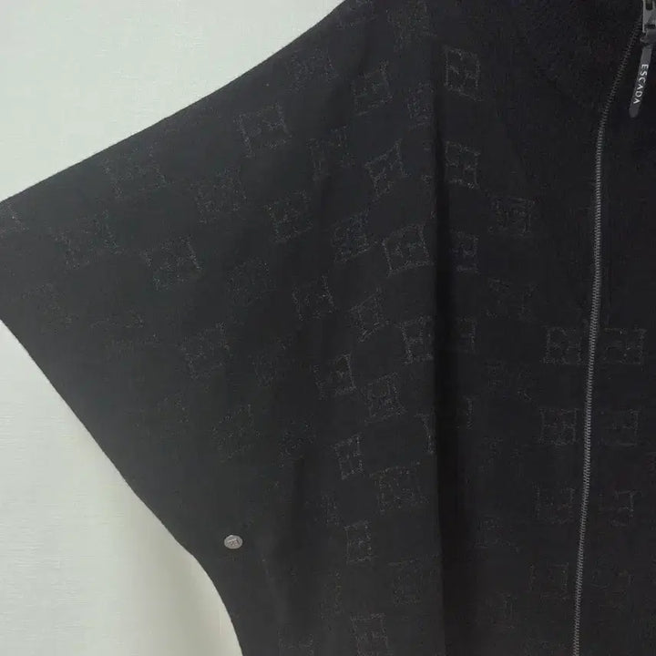 [SOLD OUT] 에스까다 캐시미어 니트케이프66.77