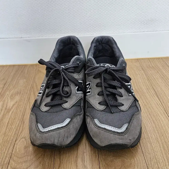 [BUNJANG] New Balance 1600 Dark Gray Sneakers / 뉴발란스 1600 다크그레이 275
