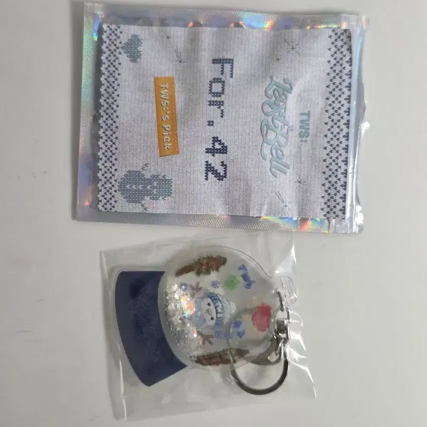 투어스 스노우볼 키링