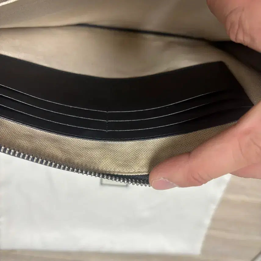 [BUNJANG] Gucci GG Supreme Bee Clutch Pouch / 구찌 GG 수프림 꿀벌 클러치 파우치