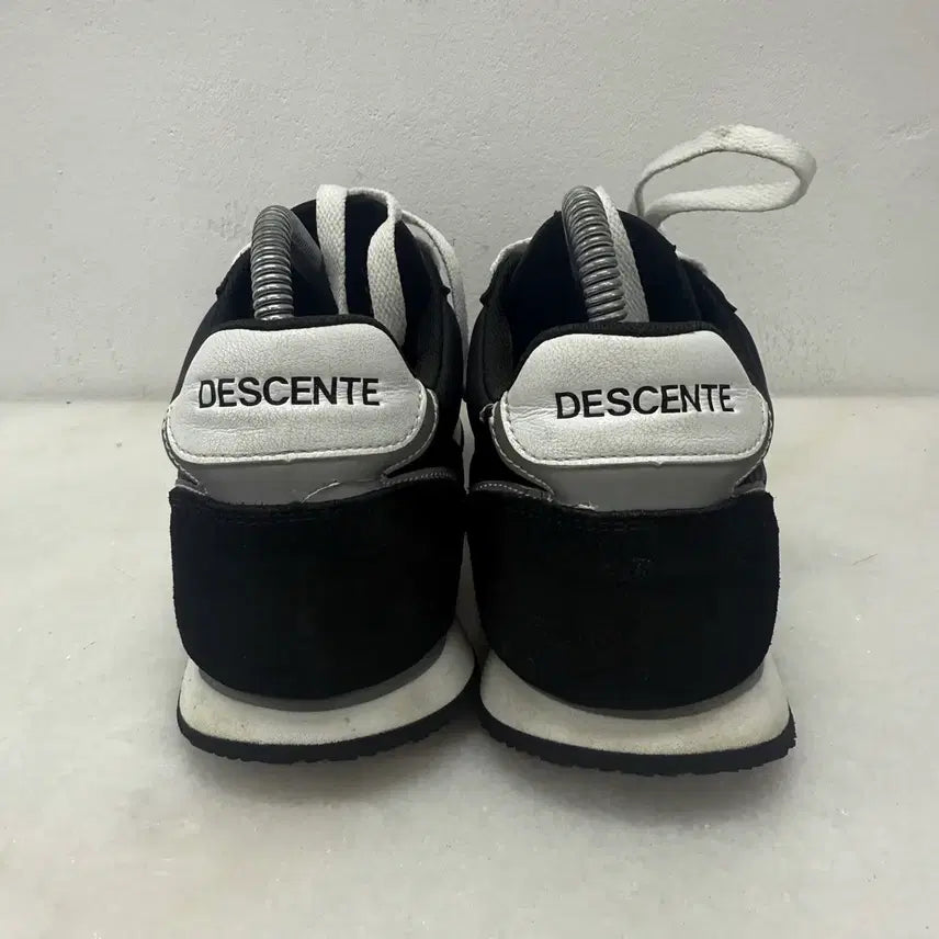 [BUNJANG] Descente Black Suede Sneakers / (260)데상트 운동화 블랙 스웨이드