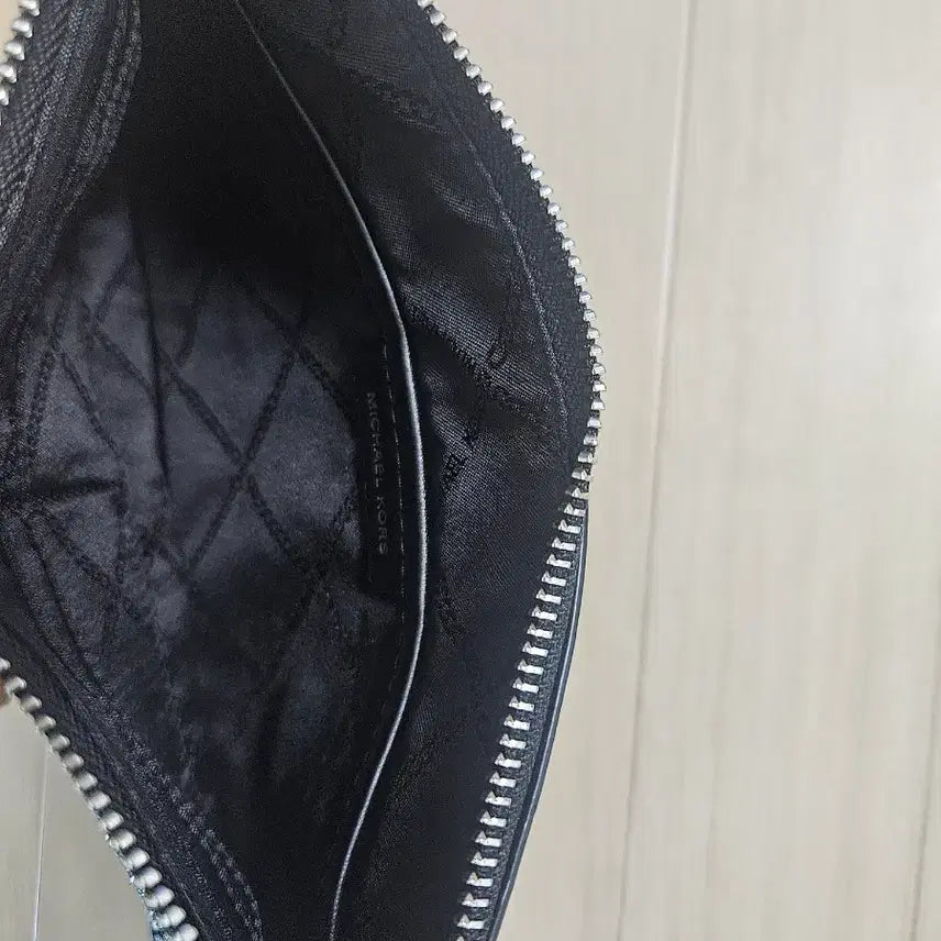 [BUNJANG] Michael Kors Black MK Logo Clutch / 마이클 코어스 블랙 MK 로고 클러치