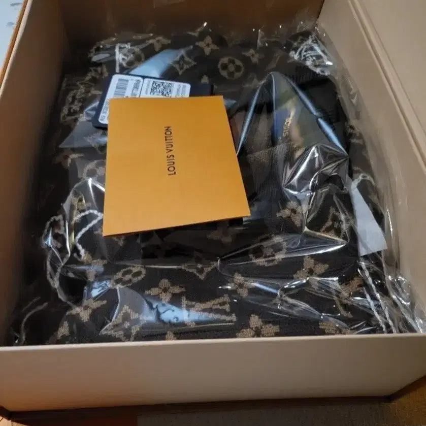 [BUNJANG] Louis Vuitton Monogram Embroidered Crewneck (New) / 루이비통 모노그램 엠브로이더 크루넥