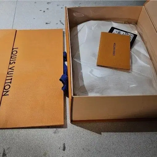 [BUNJANG] Louis Vuitton Inside Out Sweatshirt / 루이비통 인사이드 아웃 맨투맨