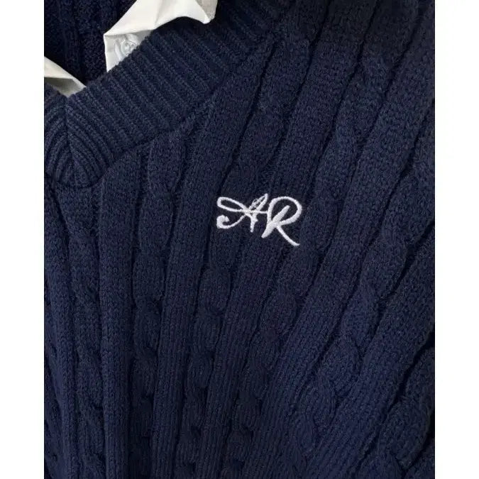 [BUNJANG] Cropped Embroidered Cable Knit Blouse / 크롭 자수 꽈배기 니트 블라우스 원가 3만2천8백원 수학여행 옷 수련회