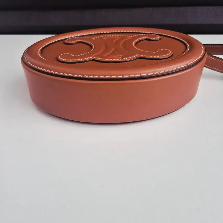 [BUNJANG] Celine Triomphe Oval Purse Mini Crossbody Bag / 셀린느 트리오페 오벌 펄스 미니 크로스백 (상태 매우 좋음)