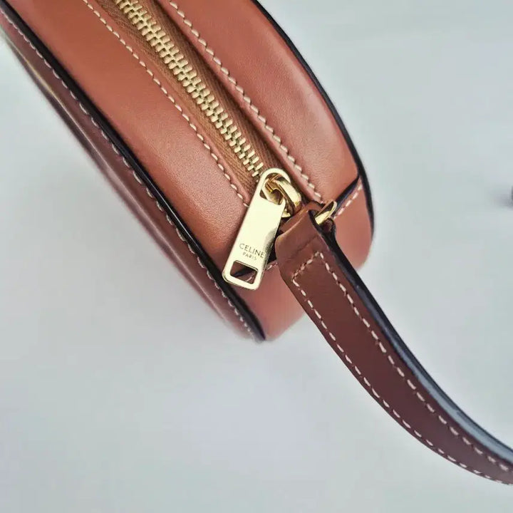 [BUNJANG] Celine Triomphe Oval Purse Mini Crossbody Bag / 셀린느 트리오페 오벌 펄스 미니 크로스백 (상태 매우 좋음)