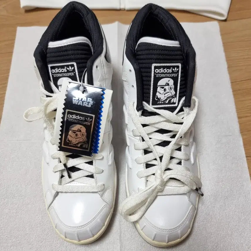 [BUNJANG] Adidas Star Wars Stormtrooper Sneakers / 아디다스 스타워즈 스톰트루퍼 운동화