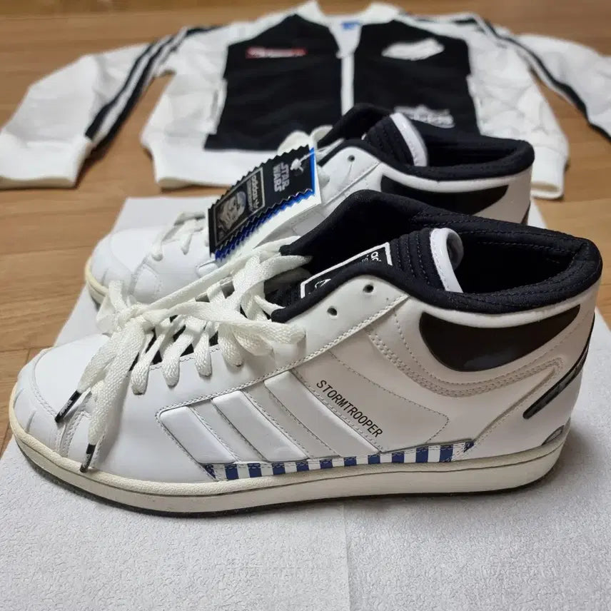 [BUNJANG] Adidas Star Wars Stormtrooper Sneakers / 아디다스 스타워즈 스톰트루퍼 운동화