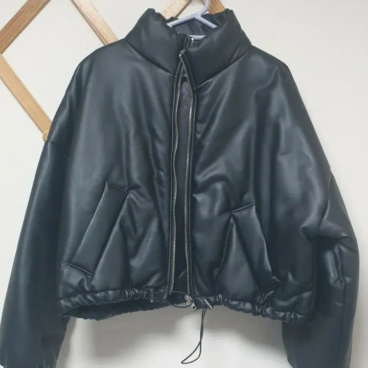 [BUNJANG] Black Leather Crop Padded Jacket / 블랙 레더 크롭 패딩 점퍼