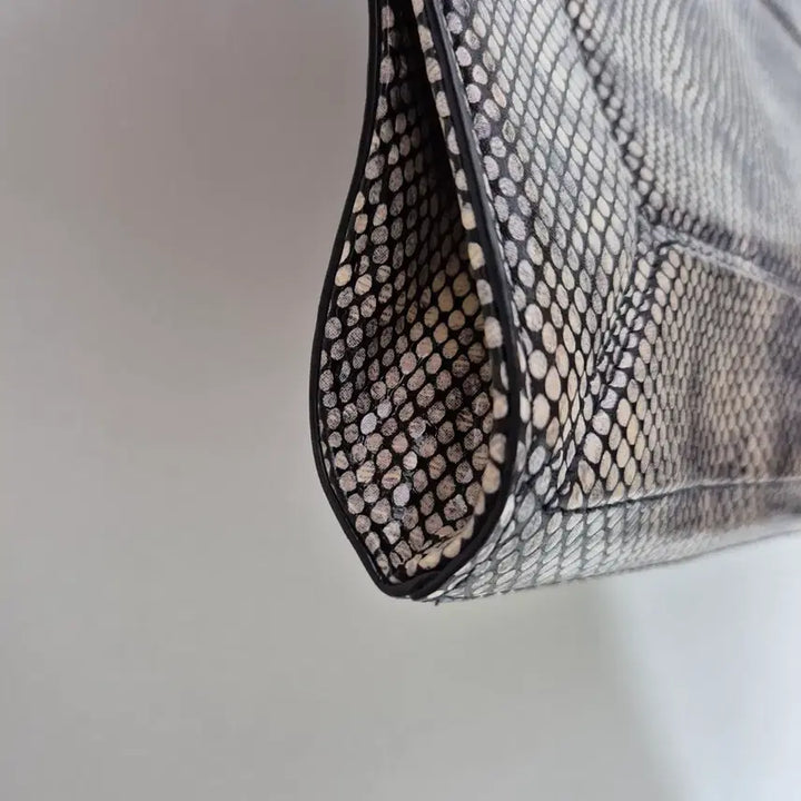 [BUNJANG] Couronne Python Pattern Clutch Bag / 쿠론 파이톤 패턴 클러치백