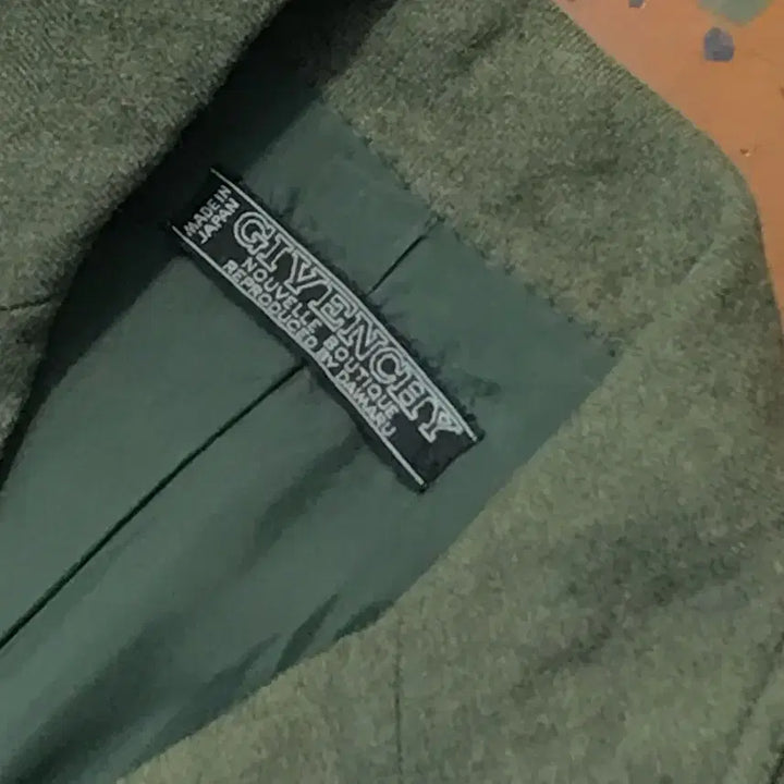 [BUNJANG] Givency 90s Khaki Double Button Wool Jacket / 90s 지방시 카키색 더블 버튼 울 자켓 여성 44 55 사이즈