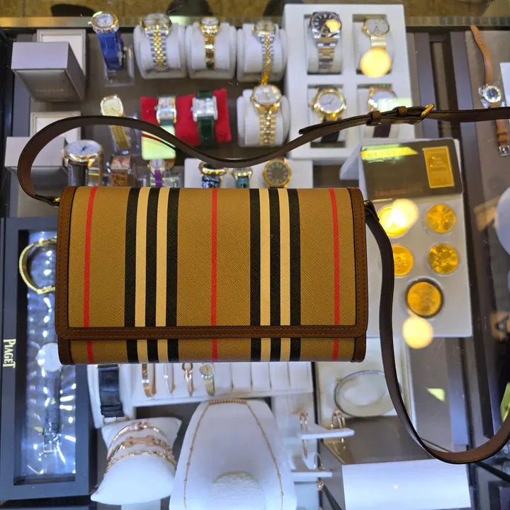 [BUNJANG] Burberry Hannah Icon Stripe Wallet on Crossbody Bag / 버버리Burberry의 아이콘 스트라이프 월렛 온 크로스바디 백