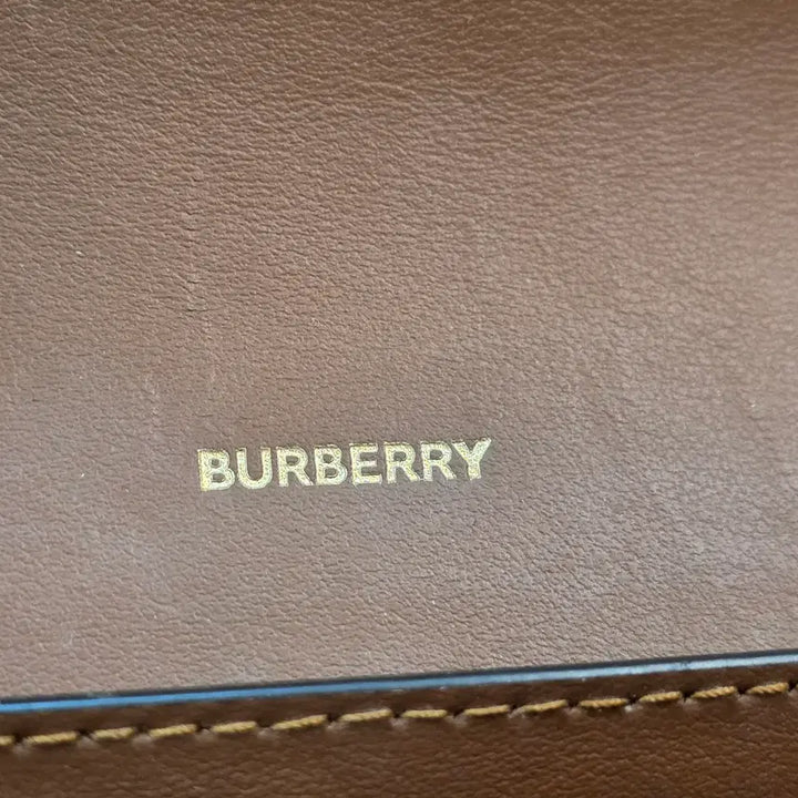 [BUNJANG] Burberry Hannah Icon Stripe Wallet on Crossbody Bag / 버버리Burberry의 아이콘 스트라이프 월렛 온 크로스바디 백