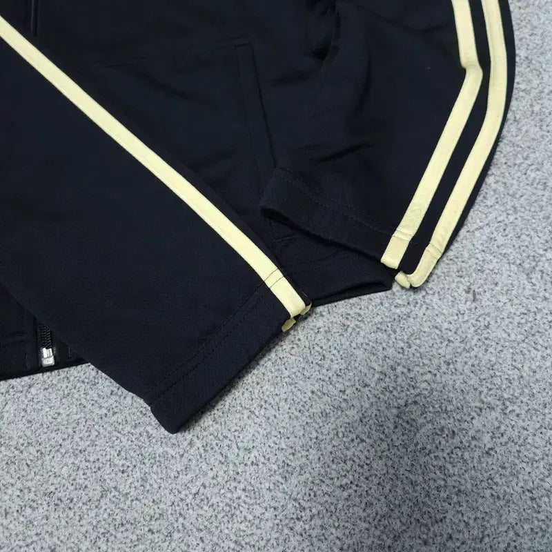 [BUNJANG] Adidas Hooded Zip-Up Jacket / [85] 아디다스 후드집업