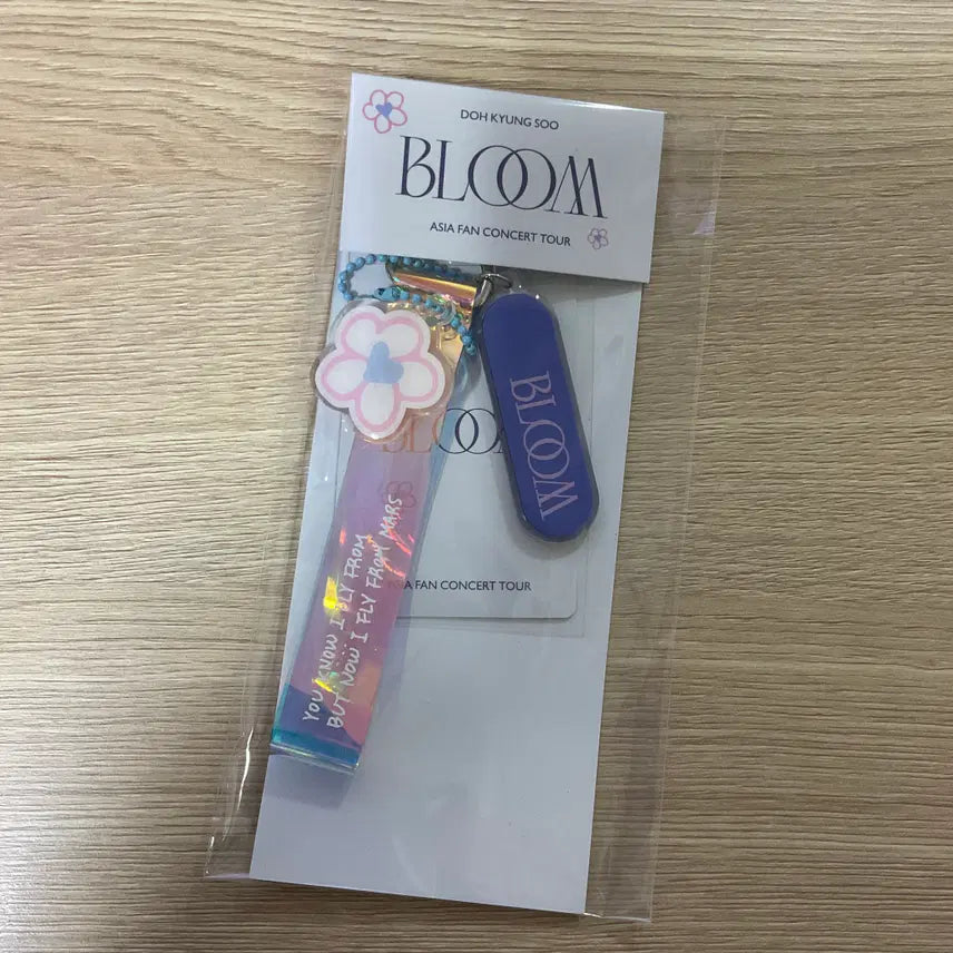 엑소 디오 도경수 블룸 스트랩 키링 포카 포토카드 미개봉