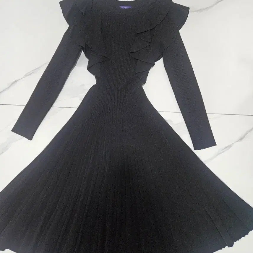 [BUNJANG] Izzat Collection Black Ruffle Long Dress / 아이잗컬렉션 블랙 러플 원피스