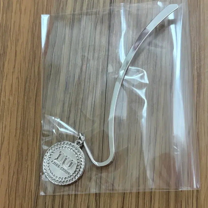 [BUNJANG] IU Chat-shire Concert Book Clip Bookmark / 아이유 챗셔 콘서트 북클립 책갈피