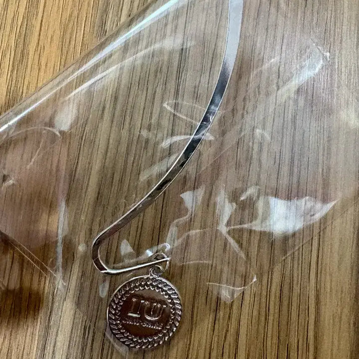 [BUNJANG] IU Chat-shire Concert Book Clip Bookmark / 아이유 챗셔 콘서트 북클립 책갈피