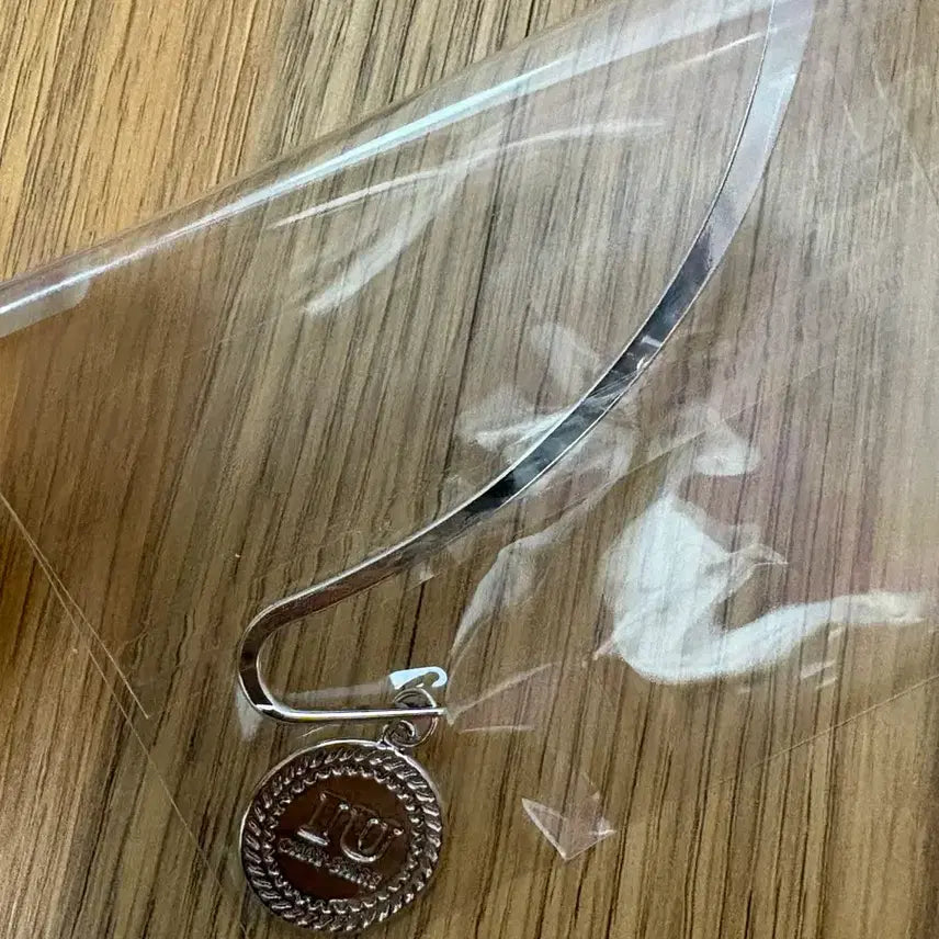 [BUNJANG] IU Chat-shire Concert Book Clip Bookmark / 아이유 챗셔 콘서트 북클립 책갈피