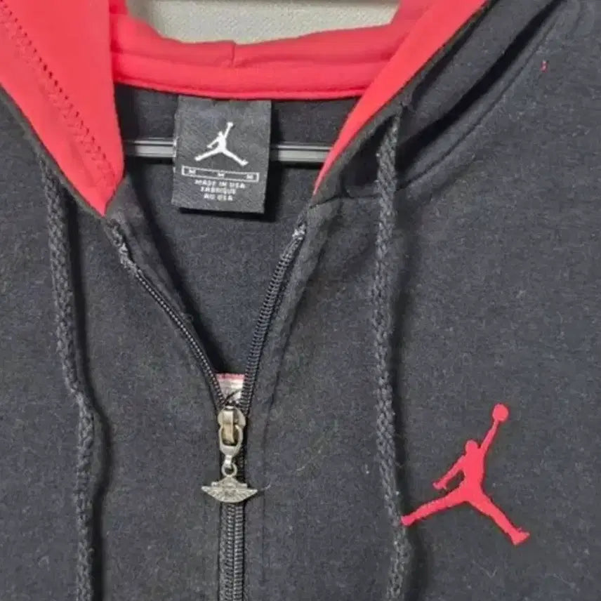 [BUNJANG] Jordan Black/Red Hooded Zip-up / 조던 블랙/레드 후드집업