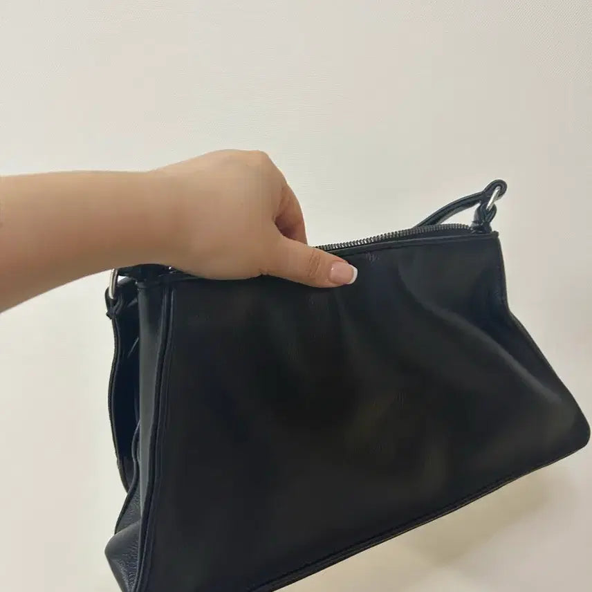 [BUNJANG] Adidas Black Shoulder Bag / 아디다스 블랙 숄더백