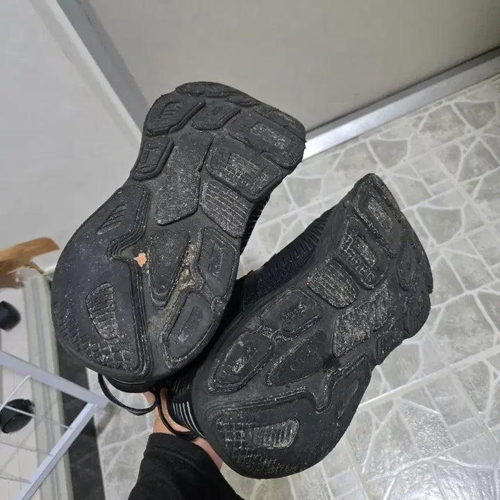 [BUNJANG] Hoka Bondi Black Sneakers 265mm / 호카 본디 검정 운동화 265 전투용으로 신으실분민