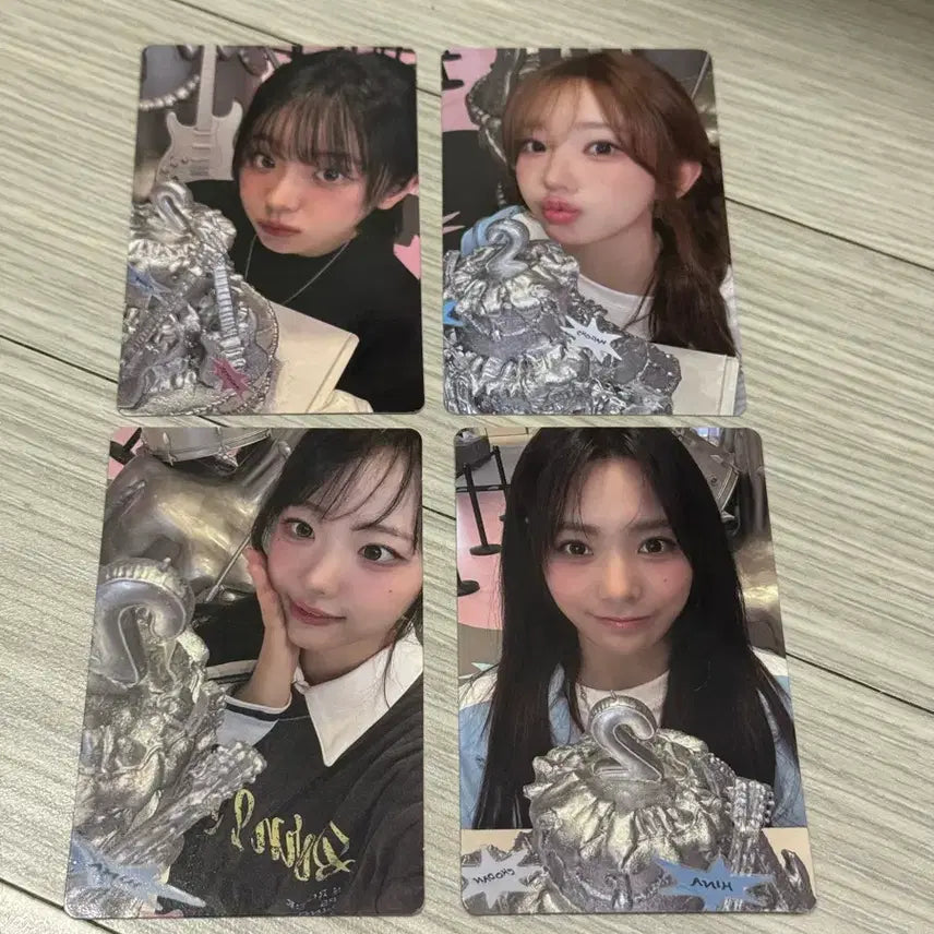 QWER 2주년 위버스 팝업 팬싸 당첨 특전 포카세트 판매합니다.