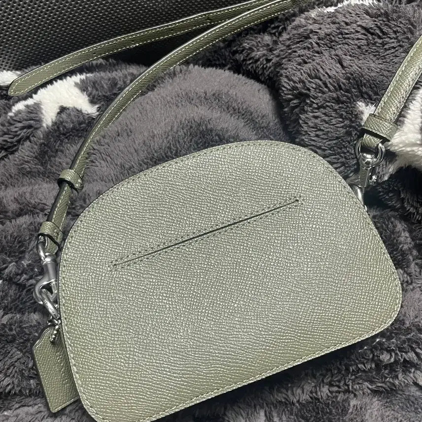 [BUNJANG] Coach Mini Serena Crossbody Bag / 코치 미니 세레나 크로스백 (배송비 포함)