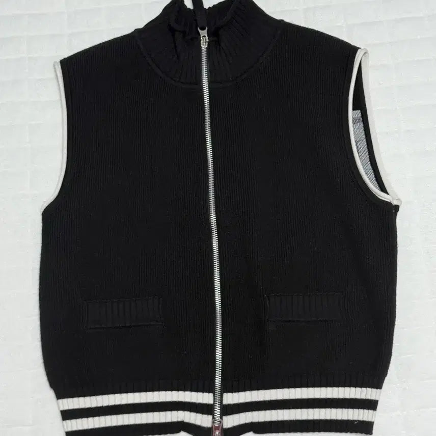 [BUNJANG] Matinkim Spell Point Knit Vest S / 마뗑킴 스펠 포인트 니트 베스트 S