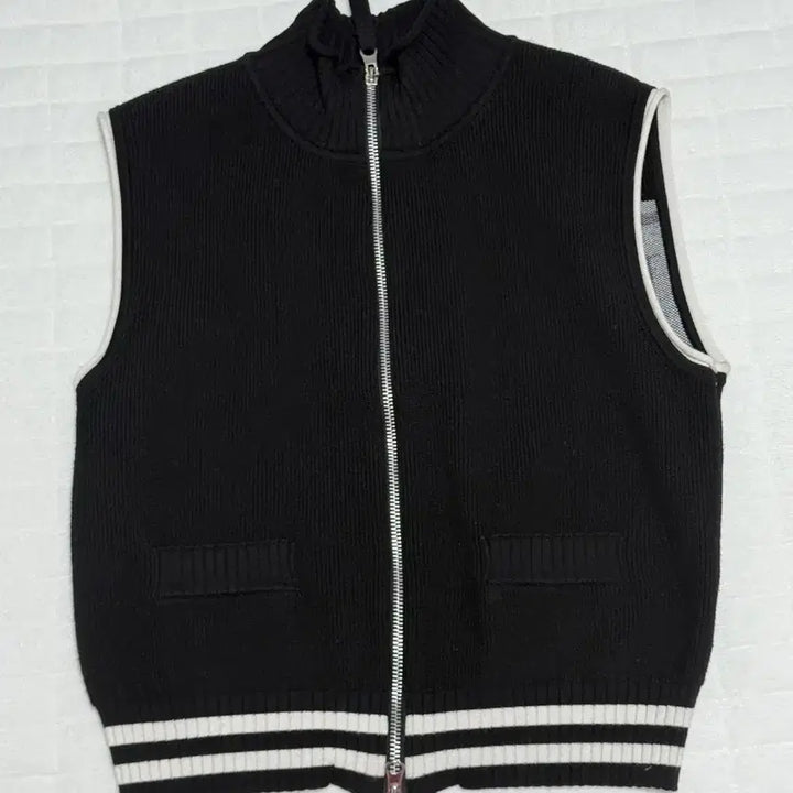 [BUNJANG] Matinkim Spell Point Knit Vest S / 마뗑킴 스펠 포인트 니트 베스트 S