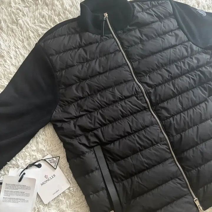 [BUNJANG] Moncler Knit Padded Jacket Black / [당일배송/S등급] 25FW 몽클레어 니트패딩 캐시미어 블랙와펜