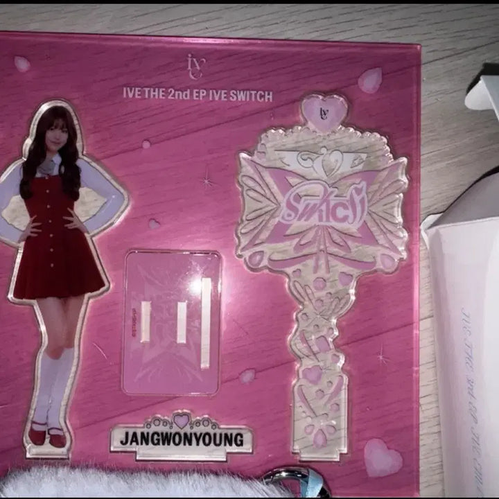 [BUNJANG] IVE Wonyoung Acrylic + IVE Empathy Wallet / 아이브 IVE 스위치 장원영 아크릴+ IVE 엠파시 지갑