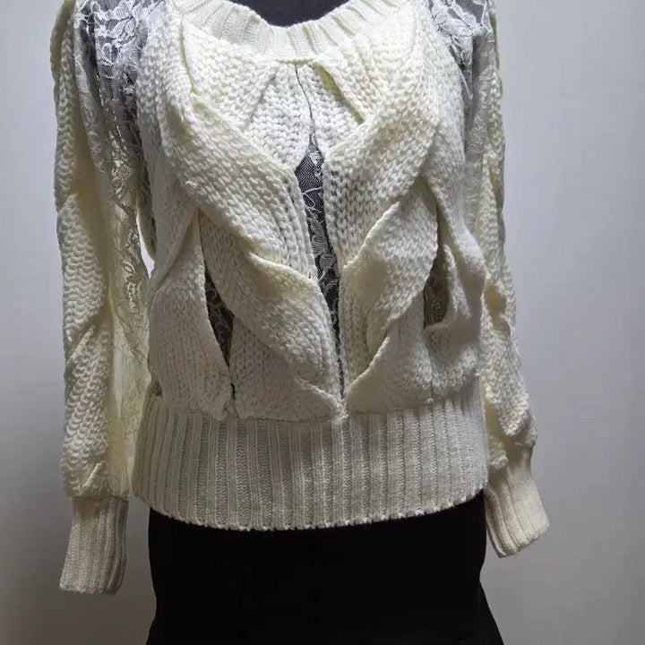 [BUNJANG] Ivory Lace Accented Cable Knit Sweater / 아이보리  레이스  배색.  꽈베이. 니트