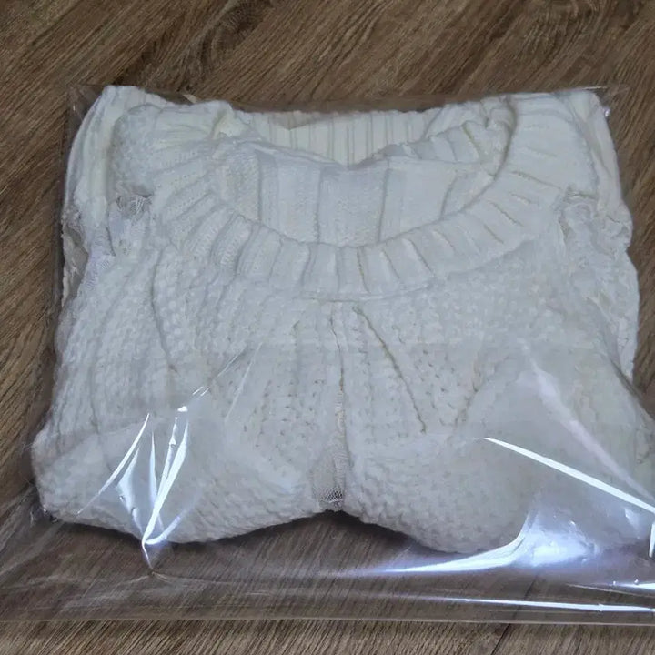 [BUNJANG] Ivory Lace Accented Cable Knit Sweater / 아이보리  레이스  배색.  꽈베이. 니트