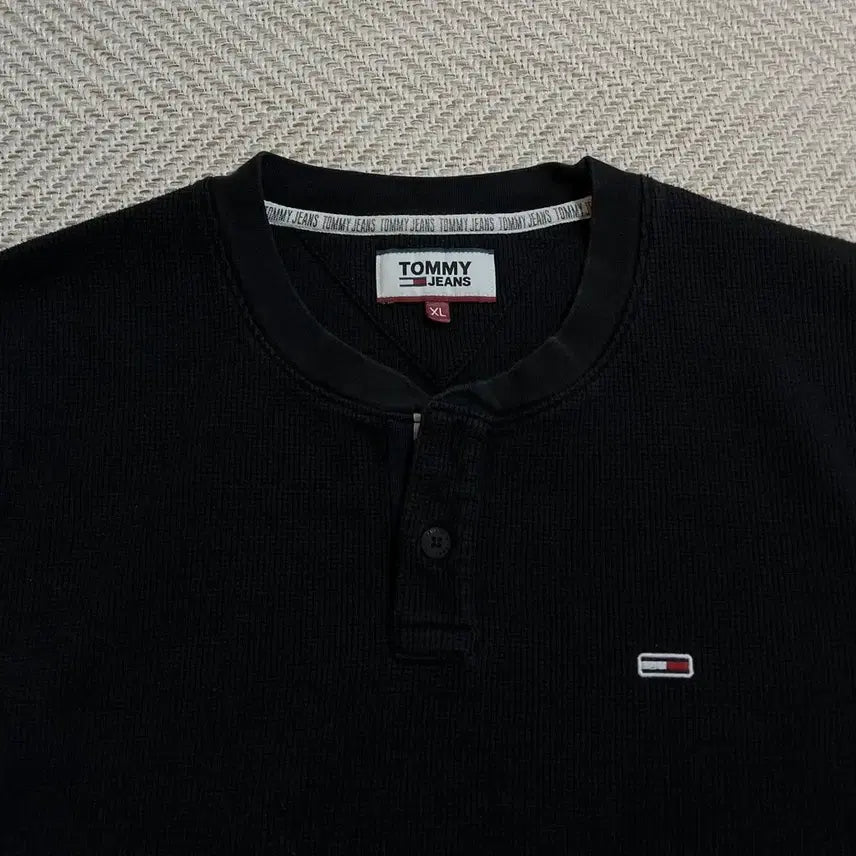 [BUNJANG] Tommy Hilfiger Black Waffle Henley Long Sleeve Shirt (XL) / [정품] 타미 블랙 와플 헨리넥 긴팔티 [ XL ]